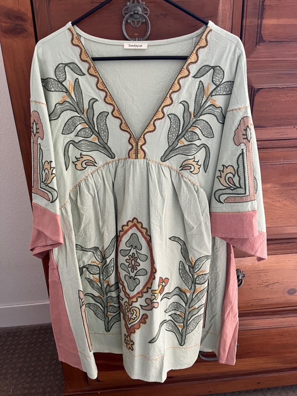 Sunday Up Sage Embroidered V-Neck Dress with Dusty Rose Trim NWOT Size Large